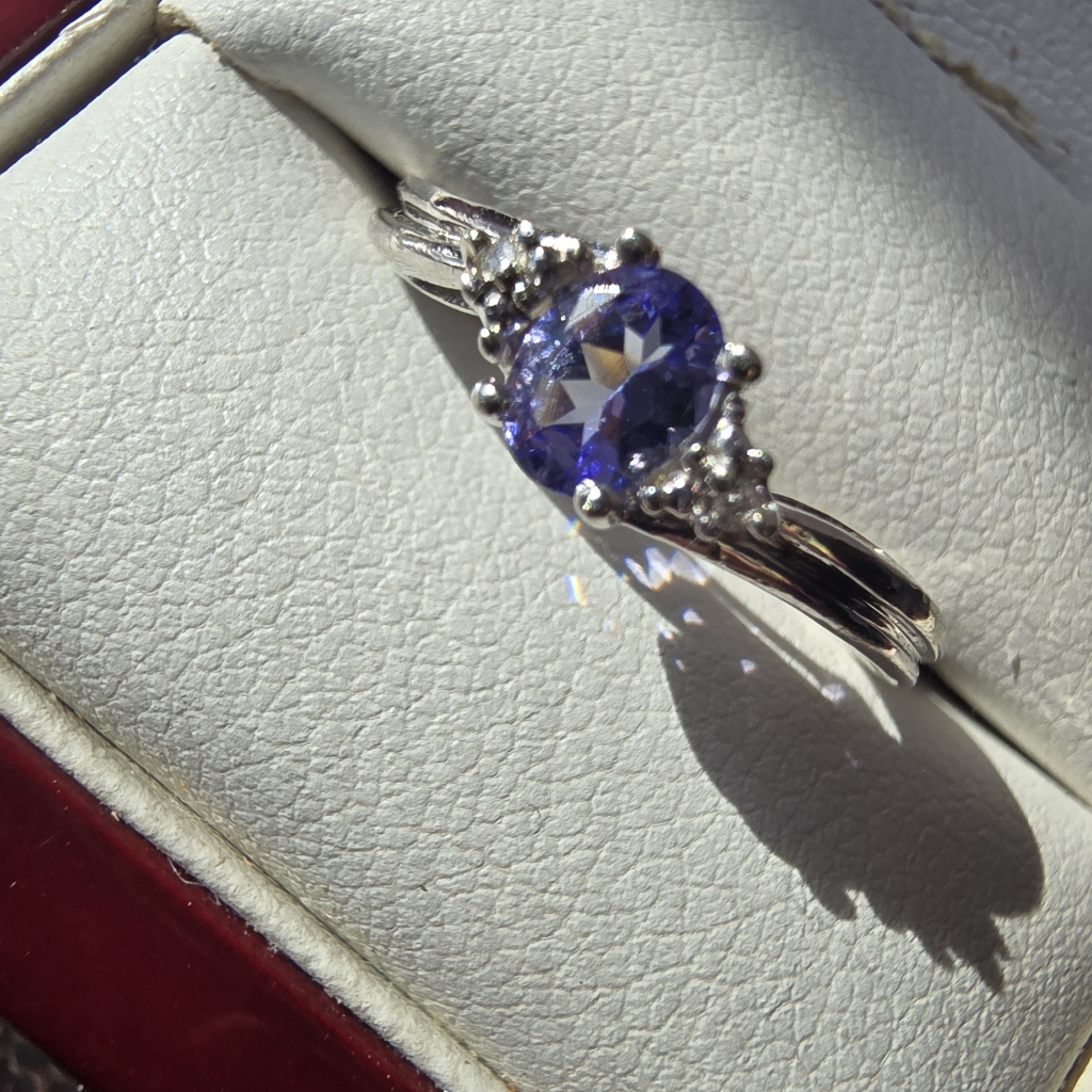 Gorgeous Vintage Tanzanite 10k White Gold Ring